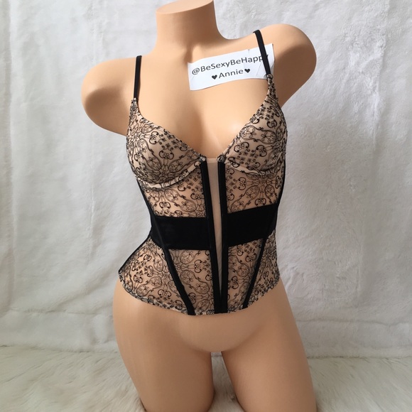 VS Corset size 32b - Picture 2 of 7